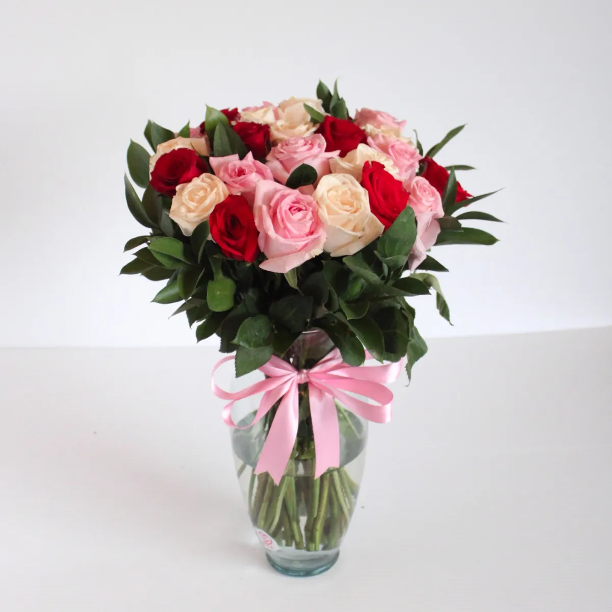 24 rosas rojas rosas y blancas